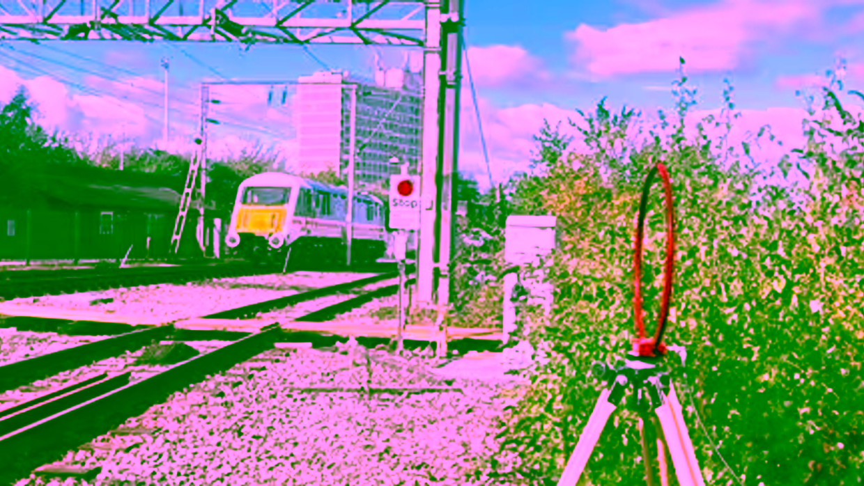 Loop Antenna for Railway Radiated Emission's Testing